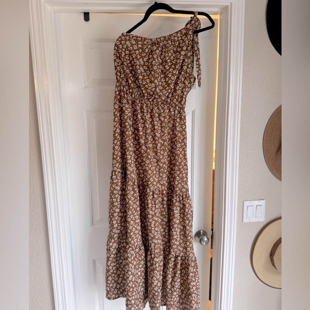 Pretty garden one shoulder maxi dress